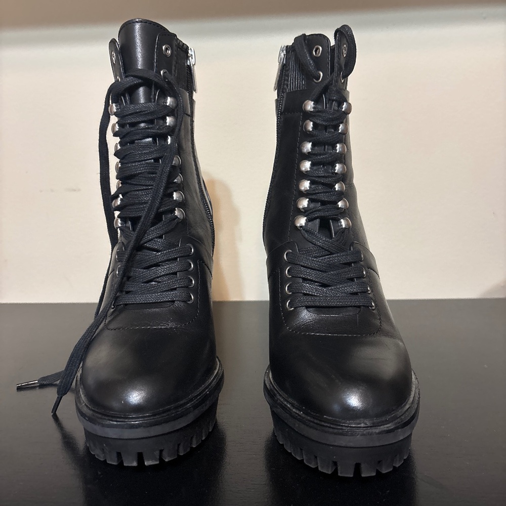 Vince Camuto Ermania Booties Size 7.5